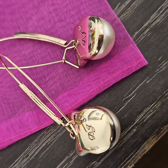 Betsey Johnson Pearl Cat Wire Earrings - Picture 2 of 2